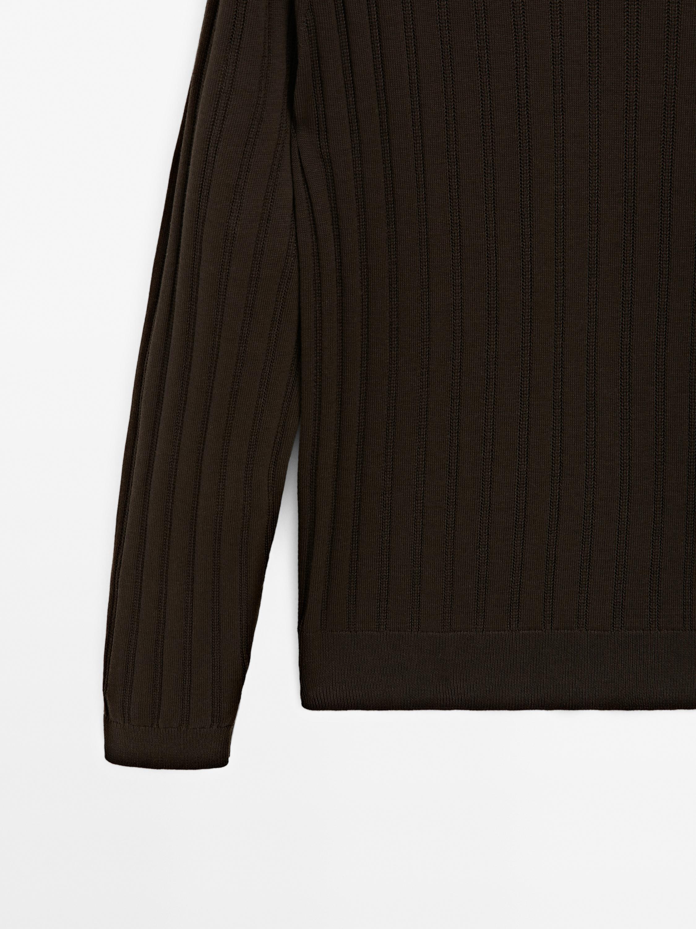 Textured round neck sweater